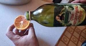 L’association orange-huile d’olive booste votre santé : coutume ancestrale révélée ! L'association orange-huile d'olive booste votre santé : coutume ancestrale révélée !