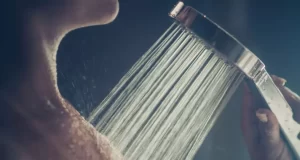 Horreur ! Tout le monde oublie de laver CETTE partie du corps sous la douche Horreur ! Tout le monde oublie de laver CETTE partie du corps sous la douche