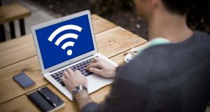 Repérer et bloquer un voisin qui utilise votre Wi-Fi : guide pratique Repérer et bloquer un voisin qui utilise votre Wi-Fi : guide pratique