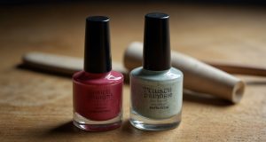 Astuces efficaces pour enlever une tache de vernis à ongles sur un vêtement Astuces efficaces pour enlever une tache de vernis à ongles sur un vêtement