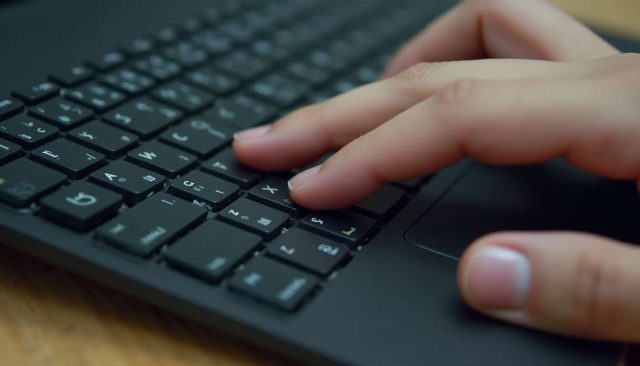 1729731545_clavier-bloque-decouvrez-nos-astuces-pour-le-debloquer-efficacement-1.jpg Clavier bloqué : découvrez nos astuces pour le débloquer efficacement